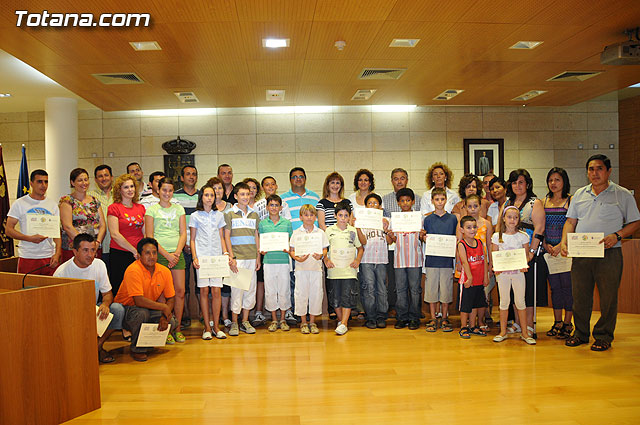 Se clausura el primer semestre de 2009 del Proyecto RAITOTANA con la entrega de diplomas a los alumnos, Foto 1