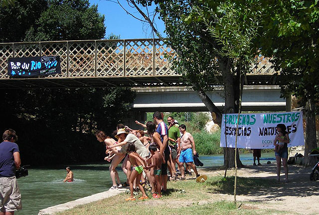 Ecologistas en Acción celebra en el Big Jump 2009 para exigir un “río vivo” - 1, Foto 1