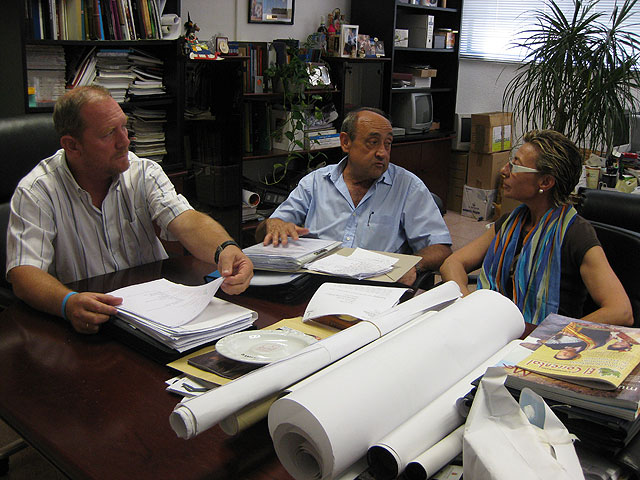 Pelegrín y Herrero se reúnen con el presidente de la Federación de Asociaciones de Vecinos del Municipio para estudiar nuevos proyectos - 1, Foto 1
