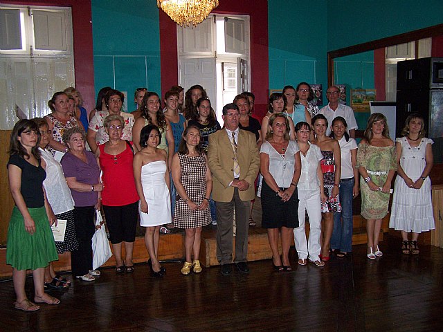 El Alcalde entrega los diplomas acreditativos a las 70 personas que han participado en diferentes cursos formativos - 1, Foto 1