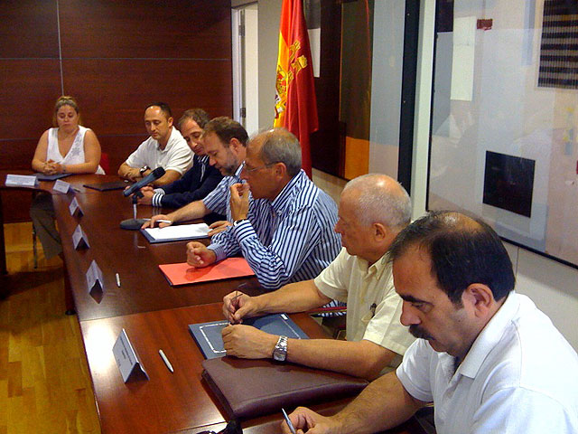 La Comunidad firma un convenio para apoyar al sector del calzado, curtido y marroquinería - 1, Foto 1