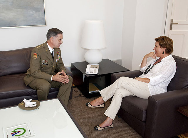 El nuevo Coronel del Regimiento de Artillería Antiaérea, en el Palacio Consistorial - 1, Foto 1