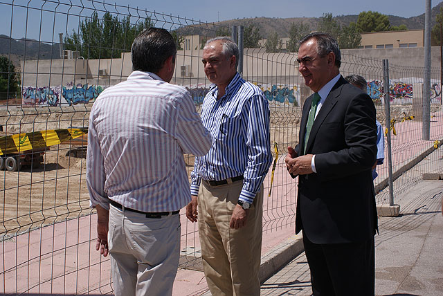 González Tovar y el alcalde de Abarán visitan las obras que se realizan en el municipio con cargo al Fondo Estatal de Inversión Local - 2, Foto 2