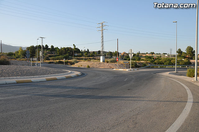 Los socialistas denuncian el riesgo de los viandantes que utilizan las instalaciones deportivas municipales, Foto 2