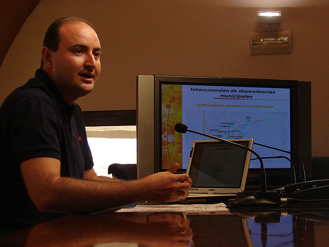 La interconexión de los edificios municipales permitirá  que el Ayuntamiento se ahorre 300.000 euros cada año en materia de comunicaciones - 1, Foto 1