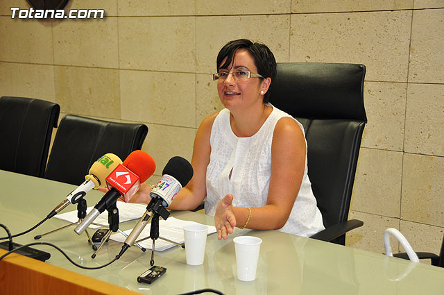 Según Bedia el 85 por ciento de las obras correspondientes al Plan de Obras y Servicios del 2009 ha sido adjudicado a empresas de Totana, Foto 1