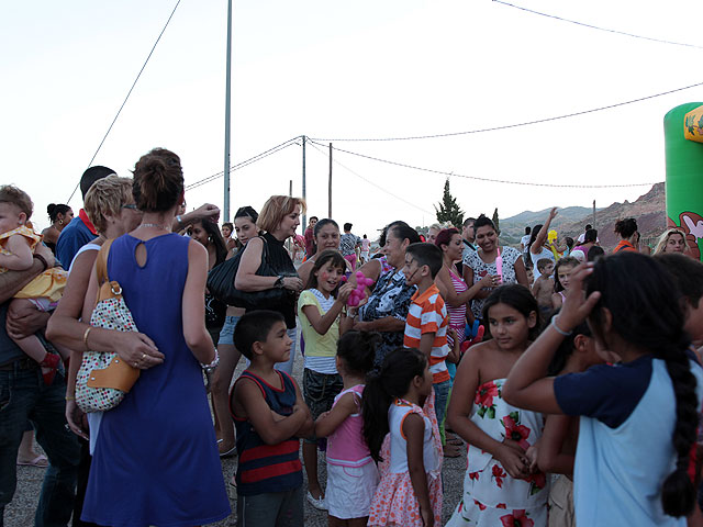 Gran acogida ciudadana a la primera actividad del programa “De barrio en barrio”, realizada en el atrio de la iglesia de San Pedro - 1, Foto 1