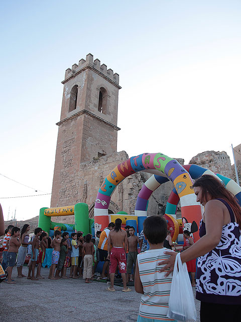 Gran acogida ciudadana a la primera actividad del programa “De barrio en barrio”, realizada en el atrio de la iglesia de San Pedro - 2, Foto 2
