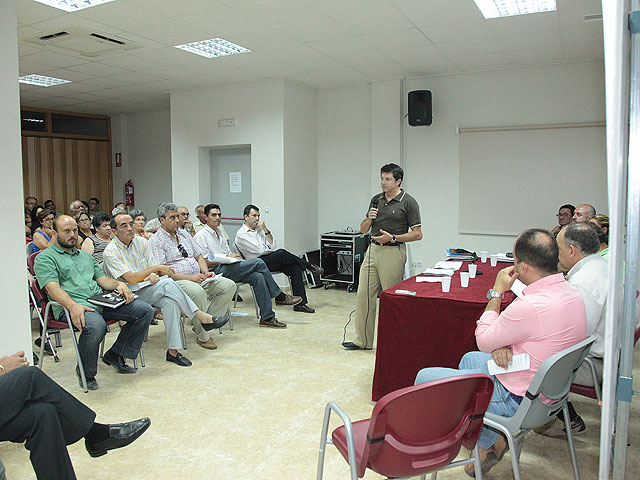 El Ayuntamiento se reúne con los vecinos de San Cristóbal, San Diego, Apolonia, Los Ángeles y Fuerzas Armadas para exponer las obras de la zona - 1, Foto 1