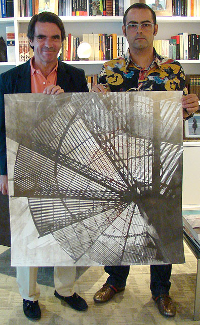 FAES recibe la obra conmemorativa de su veinte aniversario - 1, Foto 1