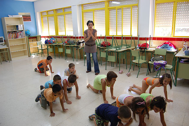 Isabel Zamora, Concejala de Educación, visita la Escuela de Verano 2009 - 1, Foto 1