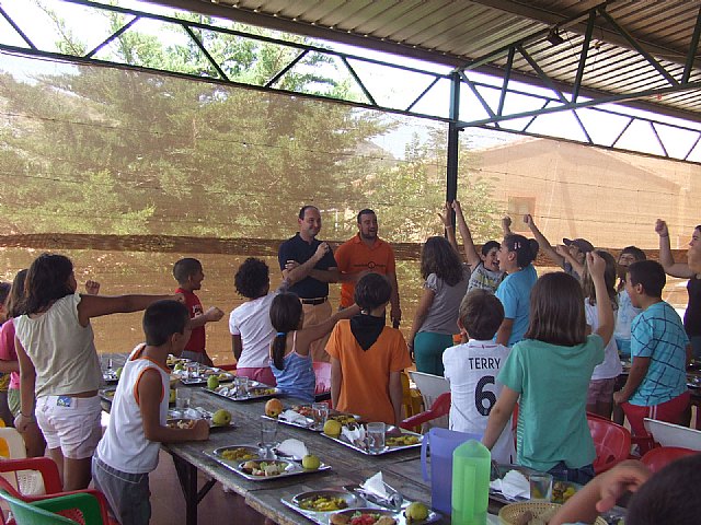 El Concejal de Juventud visita el campamento de verano que se celebra en la Finca Caruana - 1, Foto 1