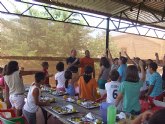 El Concejal de Juventud visita el campamento de verano que se celebra en la Finca Caruana