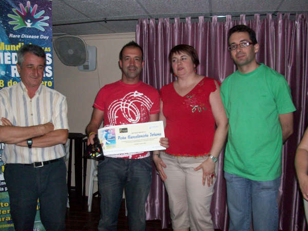 La Asociacion de Enfermedades Raras D´Genes Totana reconoce el trabajo de la PB Totana, Foto 1