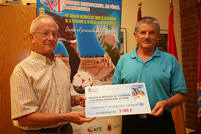Deportes entrega un cheque solidario de 1.100 euros a UNICEF - 1, Foto 1