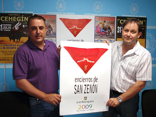 Francisco Abril (izquierda) y Diego Martínez presentan la Feria y Encierros de San Zenón 2009., Foto 1