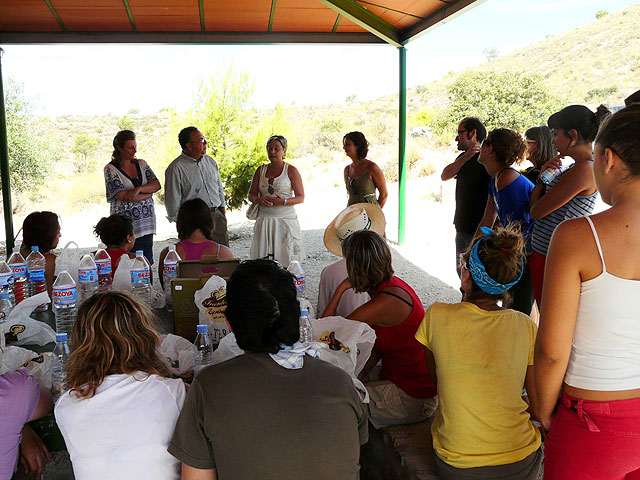 16 jóvenes de varios puntos del país participan en el Campo de Trabajo Medioambiental en el Parque Ecológico Vicente Blanes de Molina de Segura - 2, Foto 2