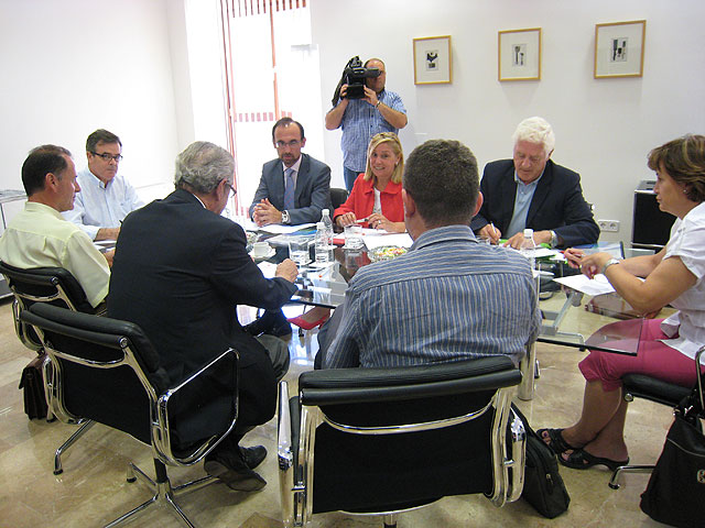 La Comunidad evitará  a ciudadanos y empresas presentar ciertos documentos en sus gestiones - 1, Foto 1