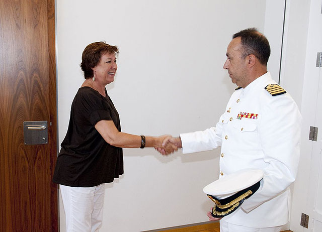 La alcaldesa da la bienvenida al nuevo delegado de Defensa en la Región - 1, Foto 1