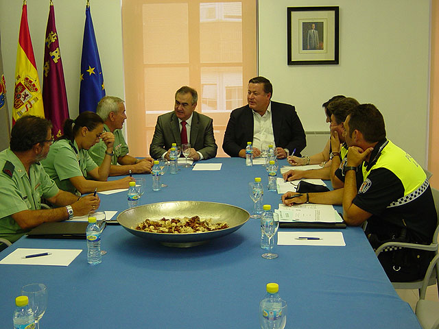 González Tovar anuncia una inversión de 58.000€ para mejorar el Cuartel de la Guardia Civil de La Unión - 1, Foto 1