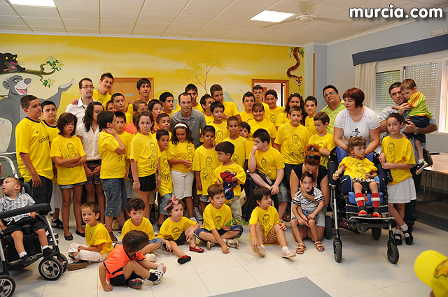 The FC Barcelona player Andres Iniesta visit Totana, Foto 2