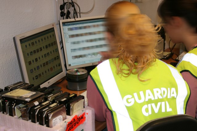 La Guardia Civil detiene a 11 personas por tenencia y distribución de pornografía infantil - 1, Foto 1