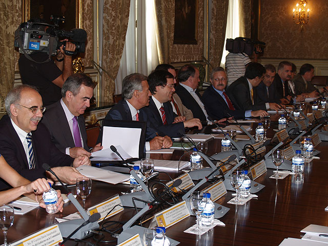 González Tovar asiste hoy en Madrid a una reunión con Manuel Chaves - 2, Foto 2