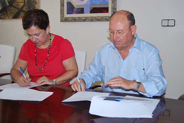 El Ayuntamiento firma un convenio con la Asociacin Española Contra el Cncer, Foto 1