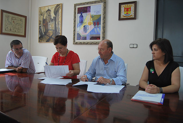 El Ayuntamiento firma un convenio con la Asociacin Española Contra el Cncer, Foto 2