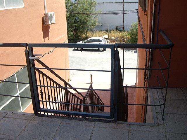 El PSOE critica el estado de abandono y deterioro del vivero de empresas de Molina, y la ocupación de parte del mismo por la Consejería de Sanidad - 1, Foto 1