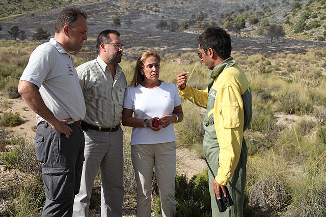 Unos 150 efectivos trabajan en la extinción del incendio de la sierra de Mojantes, en Caravaca de la Cruz - 2, Foto 2