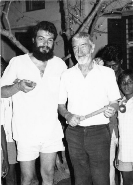 El candidato al premio Príncipe de Asturias 2009 de la Concordia, Carlos Blanco Fadol, junto al Premio Príncipe de Asturias 1998 de la Concordia, Vicente Ferrer, en la India, donde trabajaron juntos, Foto 3