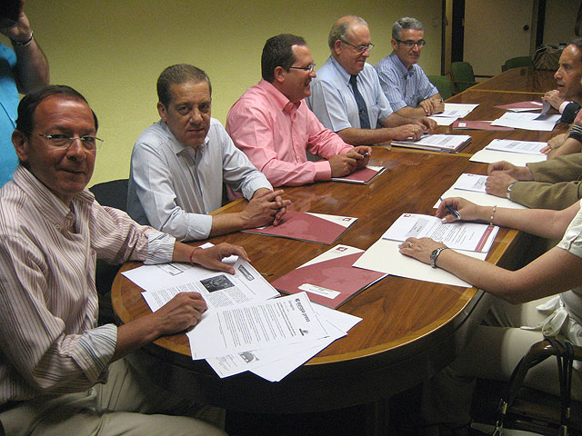 Cámara exige a Rodríguez Zapatero que cumpla sus compromisos con los ayuntamientos murcianos - 1, Foto 1