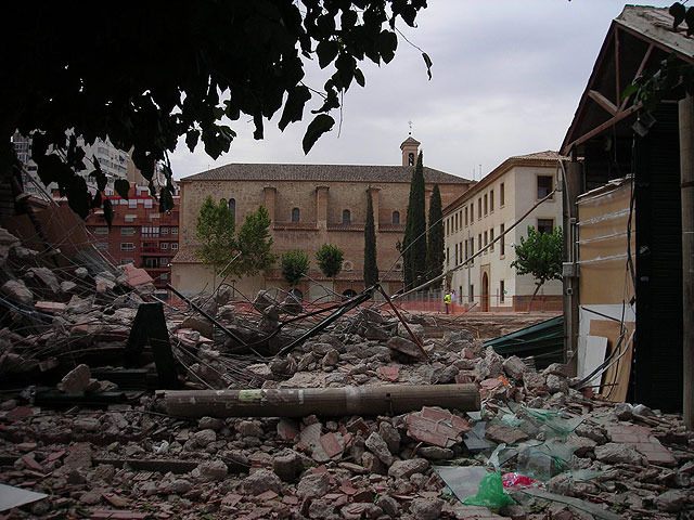 El Ayuntamiento vuelve a demostrar su prepotencia y la falta de voluntad de consenso, segn la Plataforma contra de los aparcamientos en San Esteban - 3