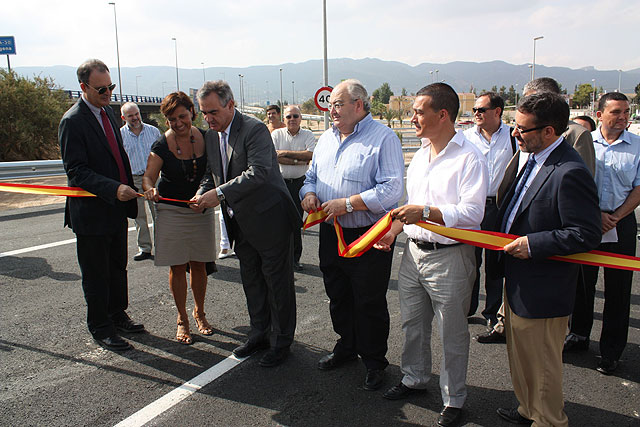 El delegado del Gobierno inaugura la glorieta que mejora el enlace de Santa Catalina en la Autovía A-30 - 1, Foto 1