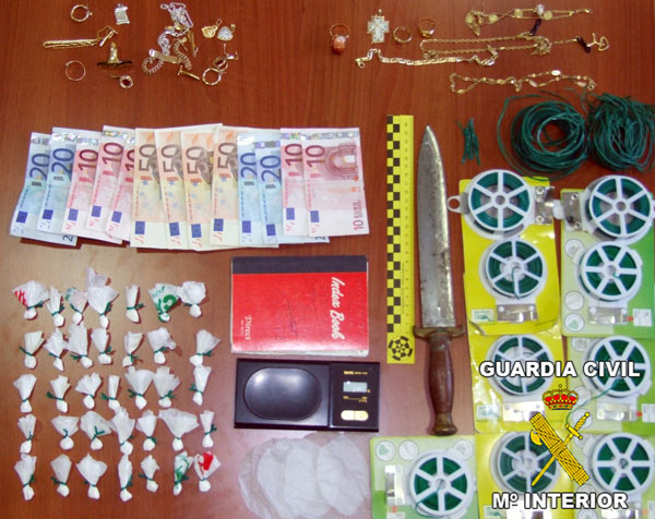 La Guardia Civil desmantela dos puntos de distribucin de sustancias estupefacientes, Foto 1