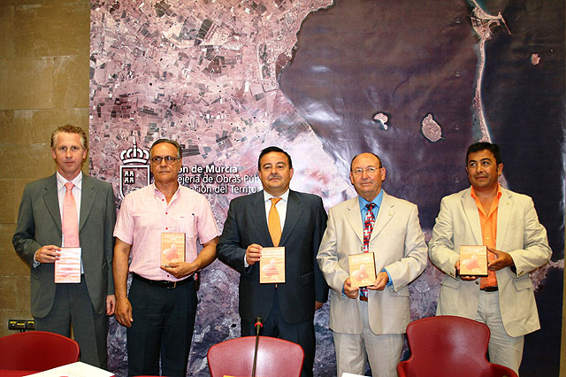 Cinco municipios podrn basar su planeamiento urbanstico en la cartografa oficial elaborada por la Consejera de Obras Pblicas, Foto 1