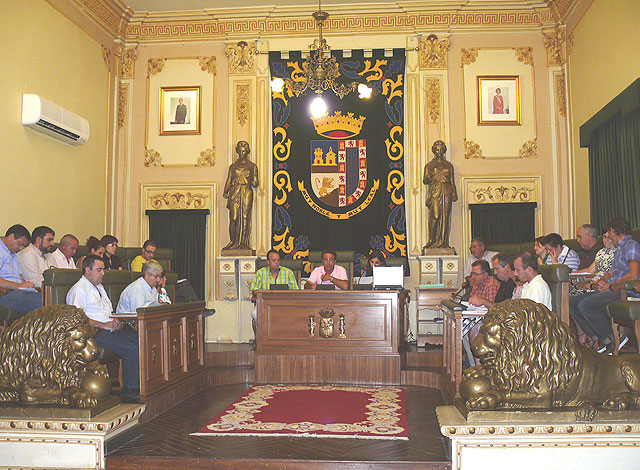 El Pleno insta a la Comunidad Autónoma a que firme el convenio para la implantación del 016 de atención a las víctimas de violencia de género - 1, Foto 1