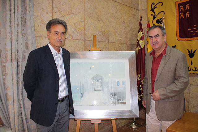 El delegado del Gobierno, Rafael González Tovar, y el pintor Pedro Cano, con el original del cartel de anunciador de la Semana, Foto 1