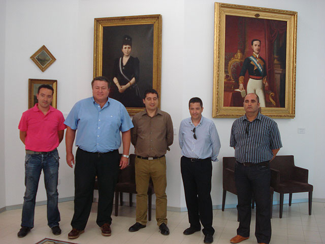 Cruz y Bernabé  inauguran la muestra de arte decimonónico y contemporáneo de la Casa del Piñón de La Unión - 1, Foto 1