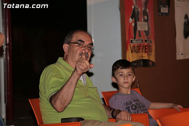 La representacin de la obra “Asesinos Annimos” de la compaña Teatre Arca congreg a cerca de 250 personas - 29