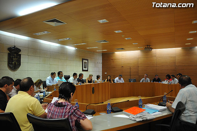 The plenary adopted ordinances regulating the internal government of the Municipal Cemetery, Foto 1