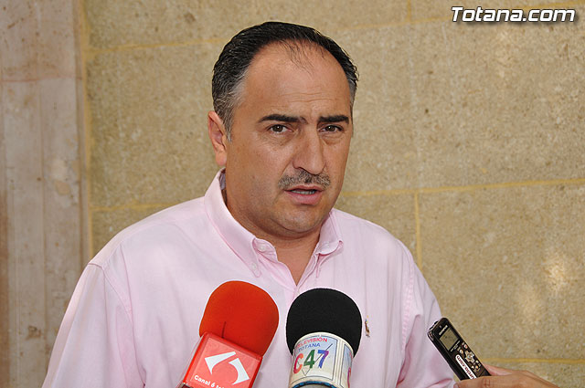 Concentracin silenciosa en la puerta del Consistorio como repulsa al atentado de la banda terrorista ETA en Mallorca - 12