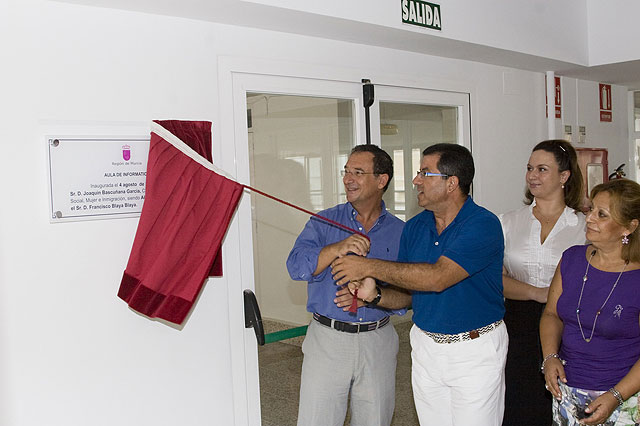 Inauguran el aula de informtica del Centro de Da de Puerto de Mazarrn, Foto 1