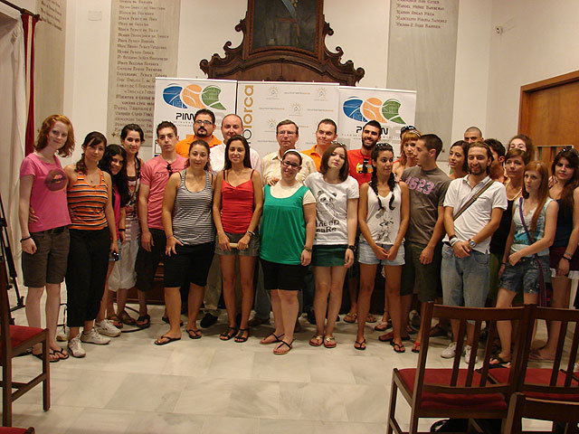 22 jóvenes de 18 a 26 años, la mitad de ellos extranjeros, participan en el Campo de Trabajo Sociocultural de Coy - 2, Foto 2