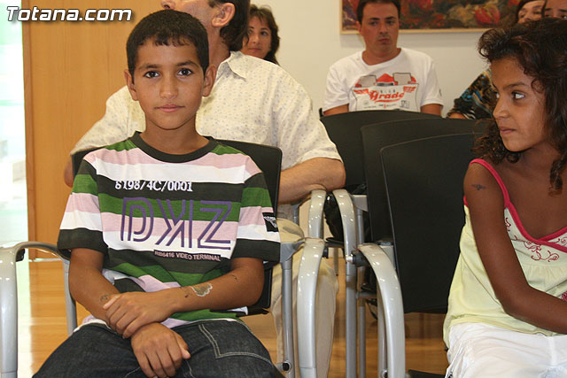 Autoridades municipales reciben a los 6 niños saharauis y a las familias totaneras que los acogen durante los meses de julio y agosto - 2