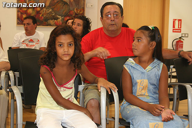 Autoridades municipales reciben a los 6 niños saharauis y a las familias totaneras que los acogen durante los meses de julio y agosto - 3