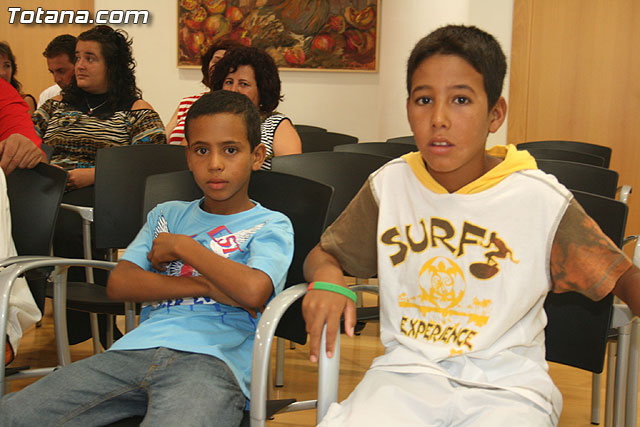 Autoridades municipales reciben a los 6 niños saharauis y a las familias totaneras que los acogen durante los meses de julio y agosto - 5