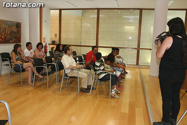 Autoridades municipales reciben a los 6 niños saharauis y a las familias totaneras que los acogen durante los meses de julio y agosto - 8