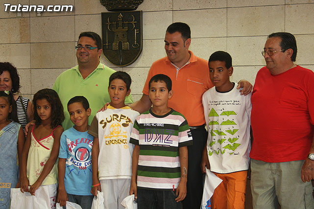 Autoridades municipales reciben a los 6 niños saharauis y a las familias totaneras que los acogen durante los meses de julio y agosto - 24